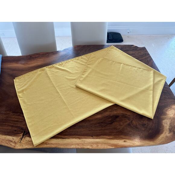 Vintage Tablecloth Gold Yellow 104" x 59" Rectangle - Picture 4 of 6